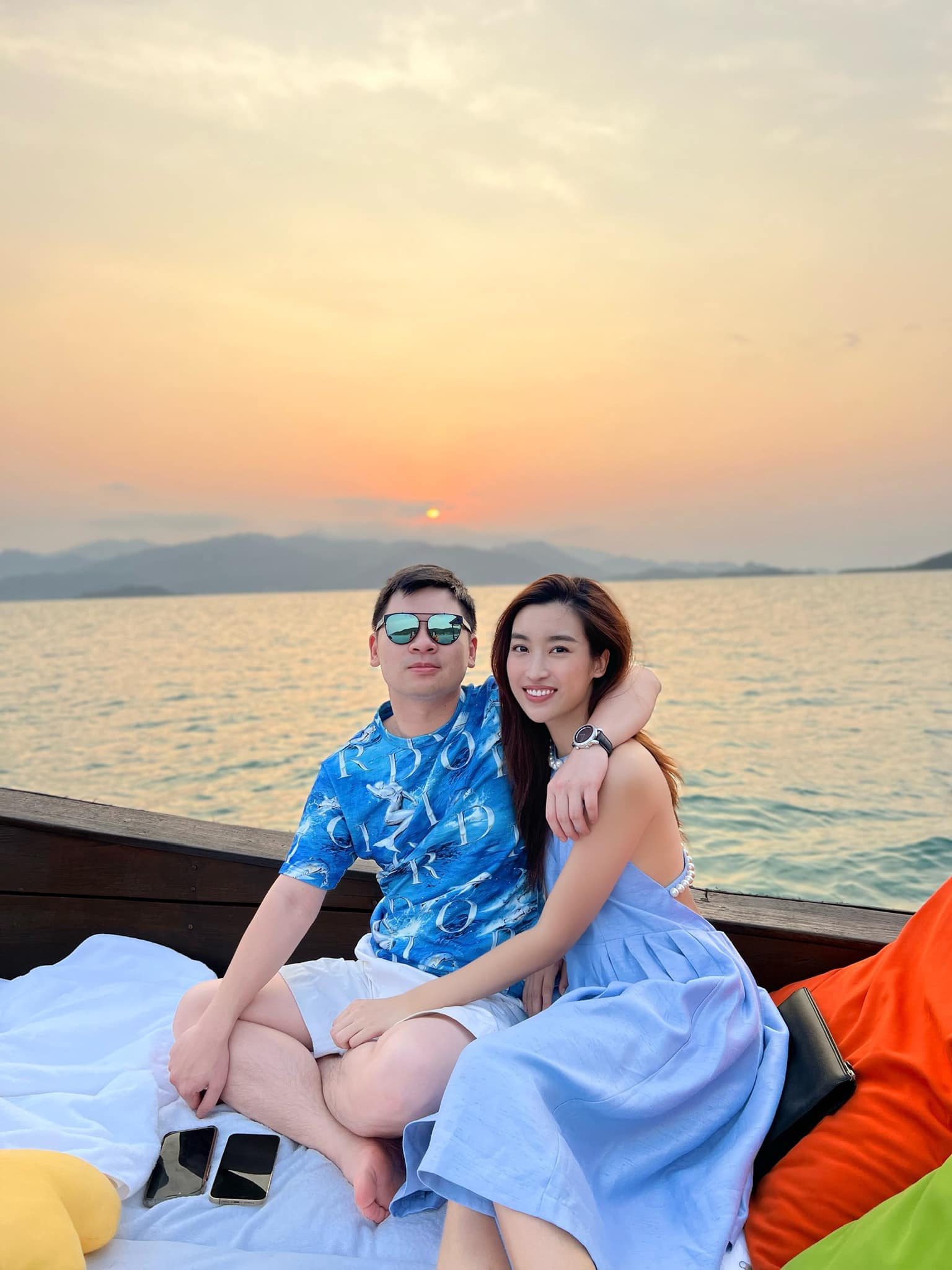 2 thiếu gia nhà bầu Hiển: Anh làm "bố đơn thân nghìn tỷ", em ngọt ngào bên Hoa hậu Đỗ Mỹ Linh - Ảnh 8. 2 thiếu gia nhà bầu Hiển: Anh làm "bố đơn thân nghìn tỷ", em ngọt ngào bên Hoa hậu Đỗ Mỹ Linh - Ảnh 8.