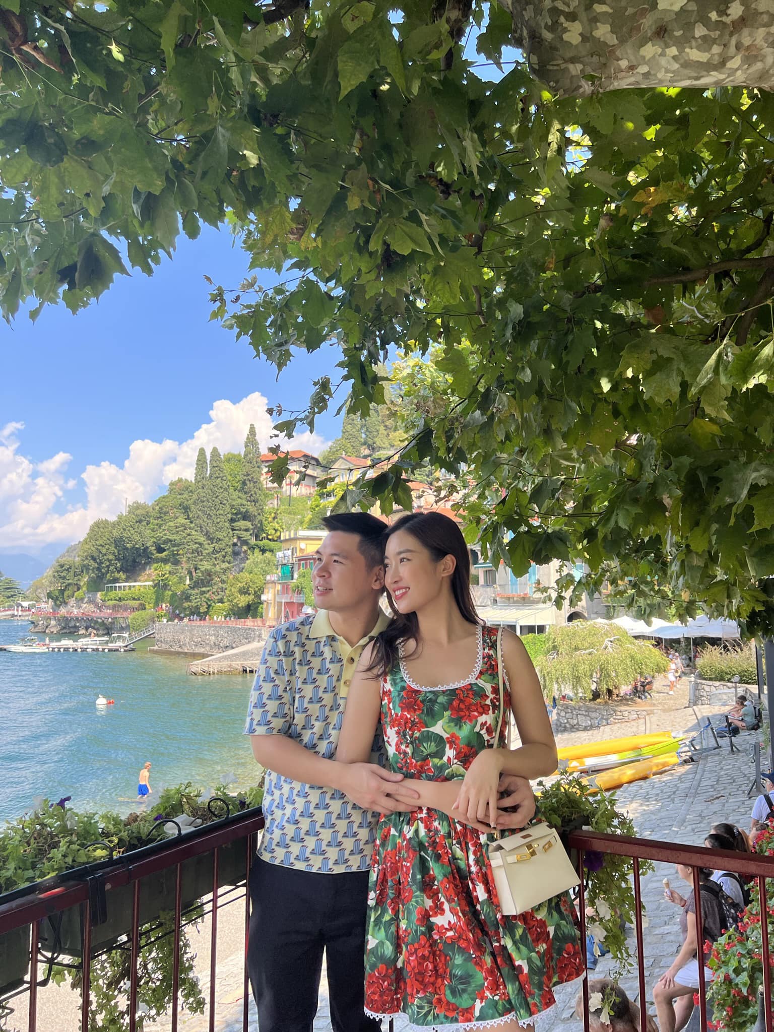 2 thiếu gia nhà bầu Hiển: Anh làm "bố đơn thân nghìn tỷ", em ngọt ngào bên Hoa hậu Đỗ Mỹ Linh - Ảnh 7. 2 thiếu gia nhà bầu Hiển: Anh làm "bố đơn thân nghìn tỷ", em ngọt ngào bên Hoa hậu Đỗ Mỹ Linh - Ảnh 7.