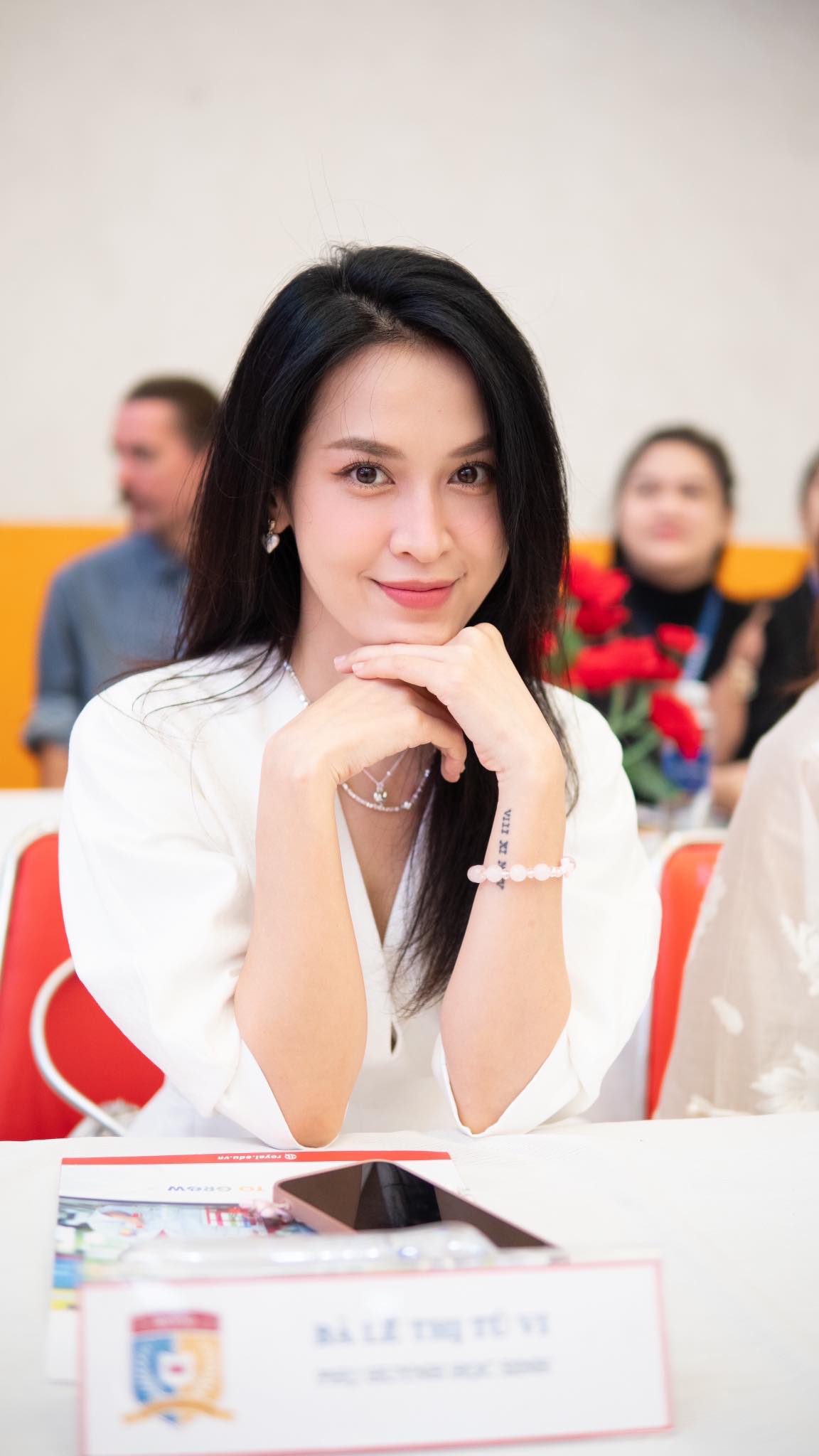 Mỹ nhân Việt gây sốt MXH vì đẹp hơn cả tiên cá, nhan sắc thăng hạng tới mức bị nghi sửa hết mặt- Ảnh 5. Mỹ nhân Việt gây sốt MXH vì đẹp hơn cả tiên cá, nhan sắc thăng hạng tới mức bị nghi sửa hết mặt- Ảnh 5.