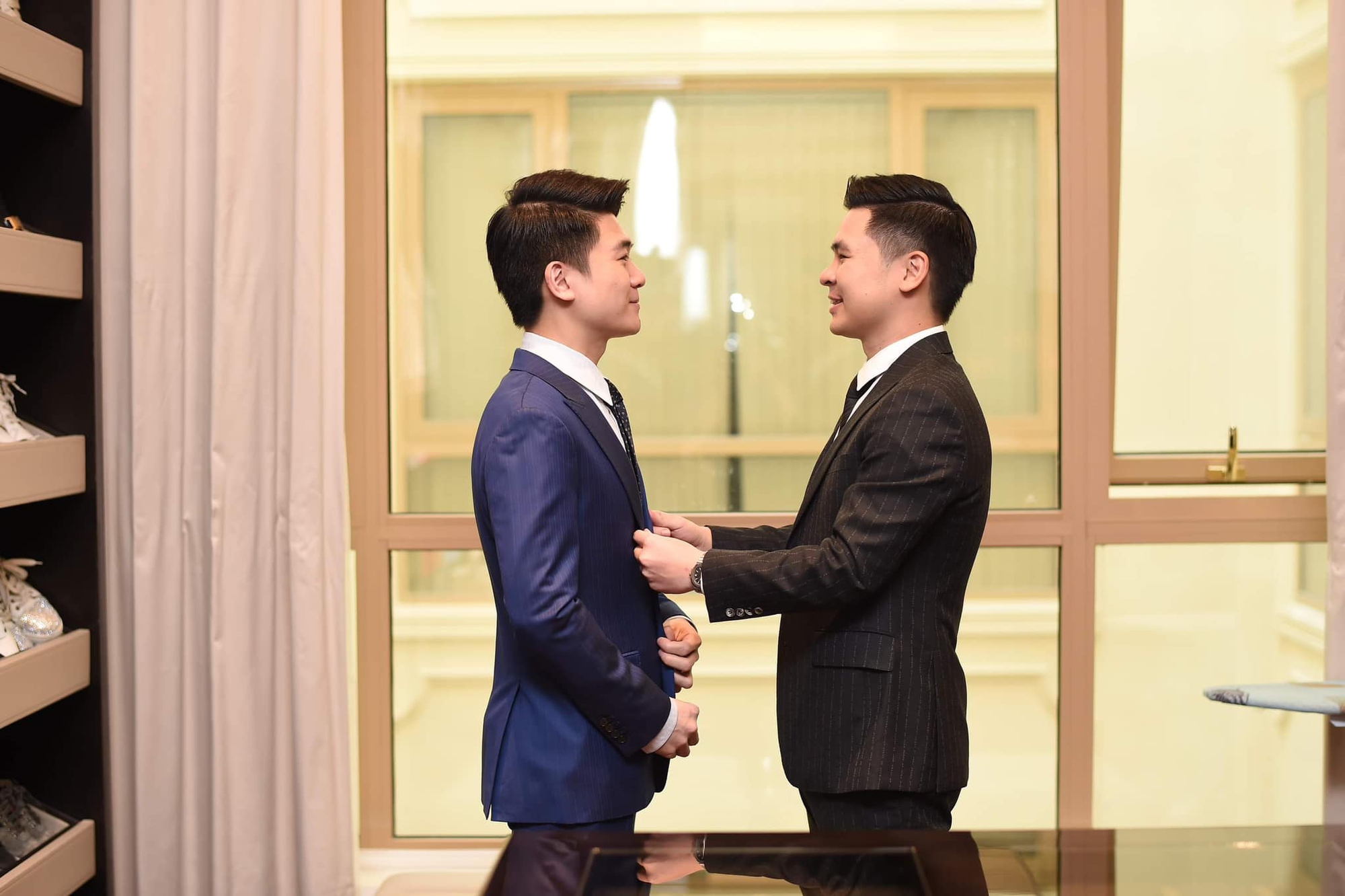 2 thiếu gia nhà bầu Hiển: Anh làm "bố đơn thân nghìn tỷ", em ngọt ngào bên Hoa hậu Đỗ Mỹ Linh - Ảnh 13. 2 thiếu gia nhà bầu Hiển: Anh làm "bố đơn thân nghìn tỷ", em ngọt ngào bên Hoa hậu Đỗ Mỹ Linh - Ảnh 13.