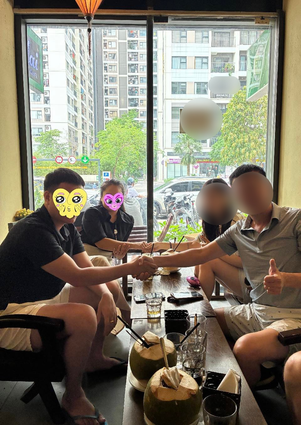 To&agrave;n cảnh vụ chặn thang m&aacute;y đ&ograve;i tai nghe của Gia đ&igrave;nh PTTC: Tai nghe kh&ocirc;ng phải l&agrave; thứ duy nhất bị mất- Ảnh 4.