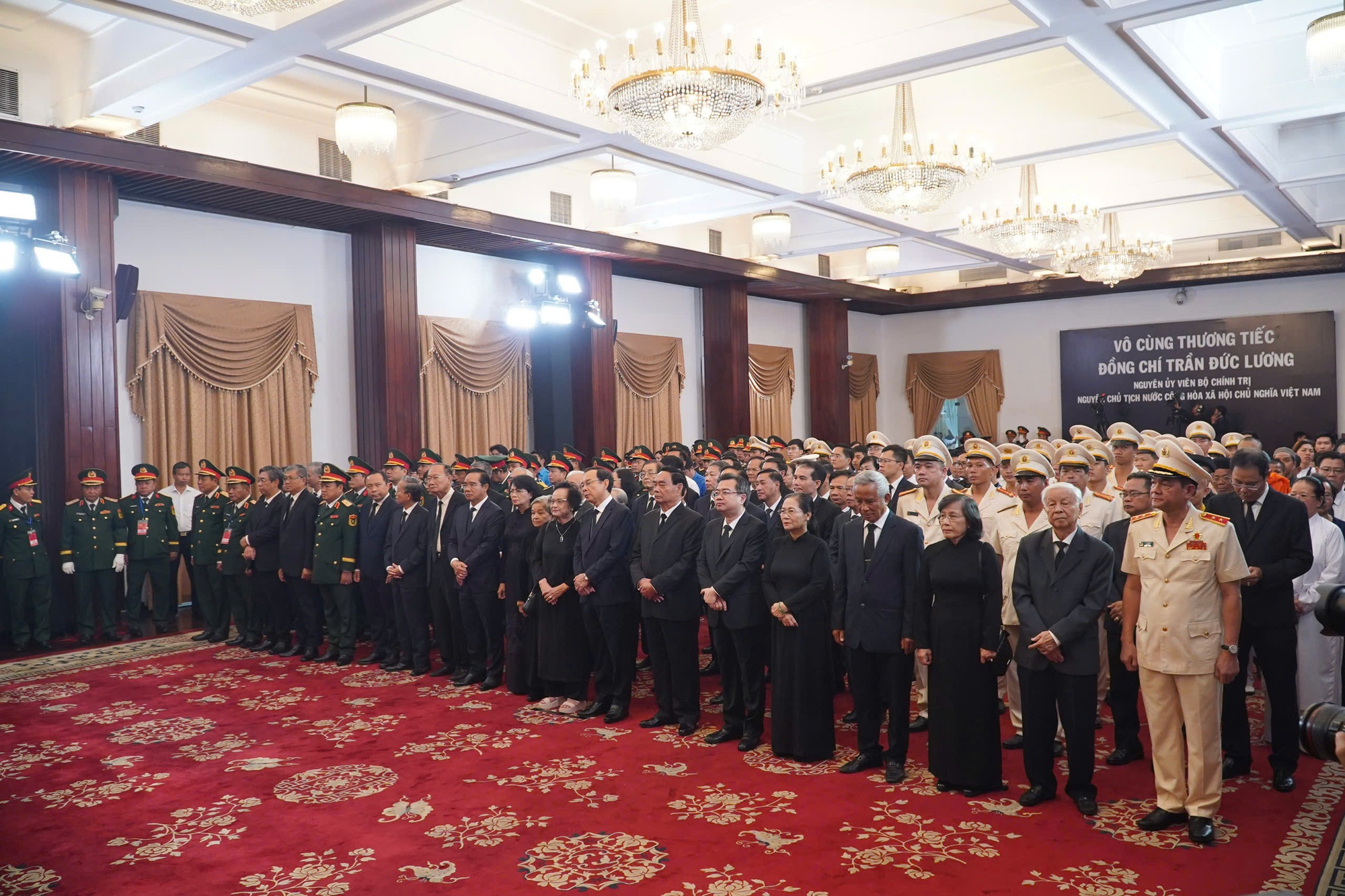 Lễ viếng nguyên Chủ tịch nước Trần Đức Lương tại TP HCM diễn ra trang trọng - Ảnh 3. Lễ viếng nguyên Chủ tịch nước Trần Đức Lương tại TP HCM diễn ra trang trọng - Ảnh 3.