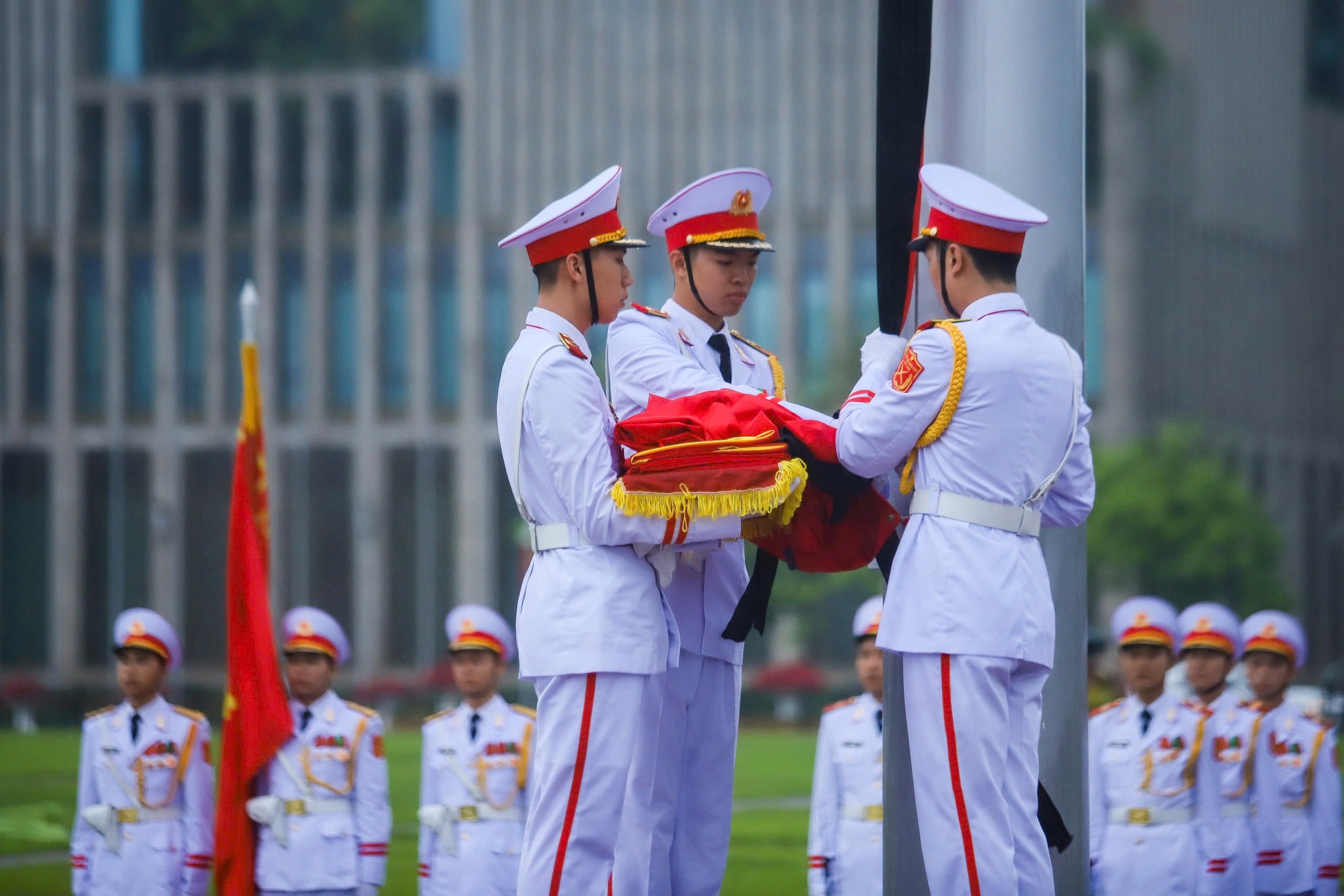Lễ Quốc tang nguyên Chủ tịch nước Trần Đức Lương tại Quảng trường Ba Đình - Ảnh 8. Lễ Quốc tang nguyên Chủ tịch nước Trần Đức Lương tại Quảng trường Ba Đình - Ảnh 8.