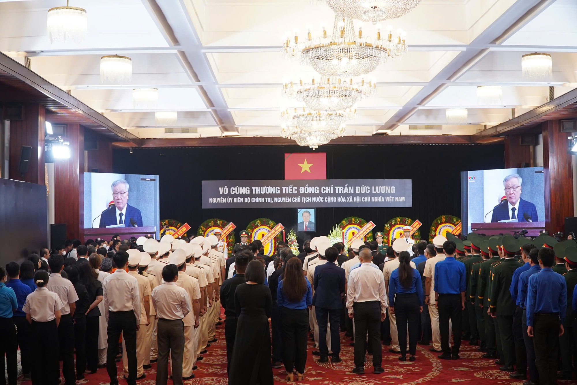 Lễ viếng nguyên Chủ tịch nước Trần Đức Lương tại TP HCM diễn ra trang trọng - Ảnh 7. Lễ viếng nguyên Chủ tịch nước Trần Đức Lương tại TP HCM diễn ra trang trọng - Ảnh 7.