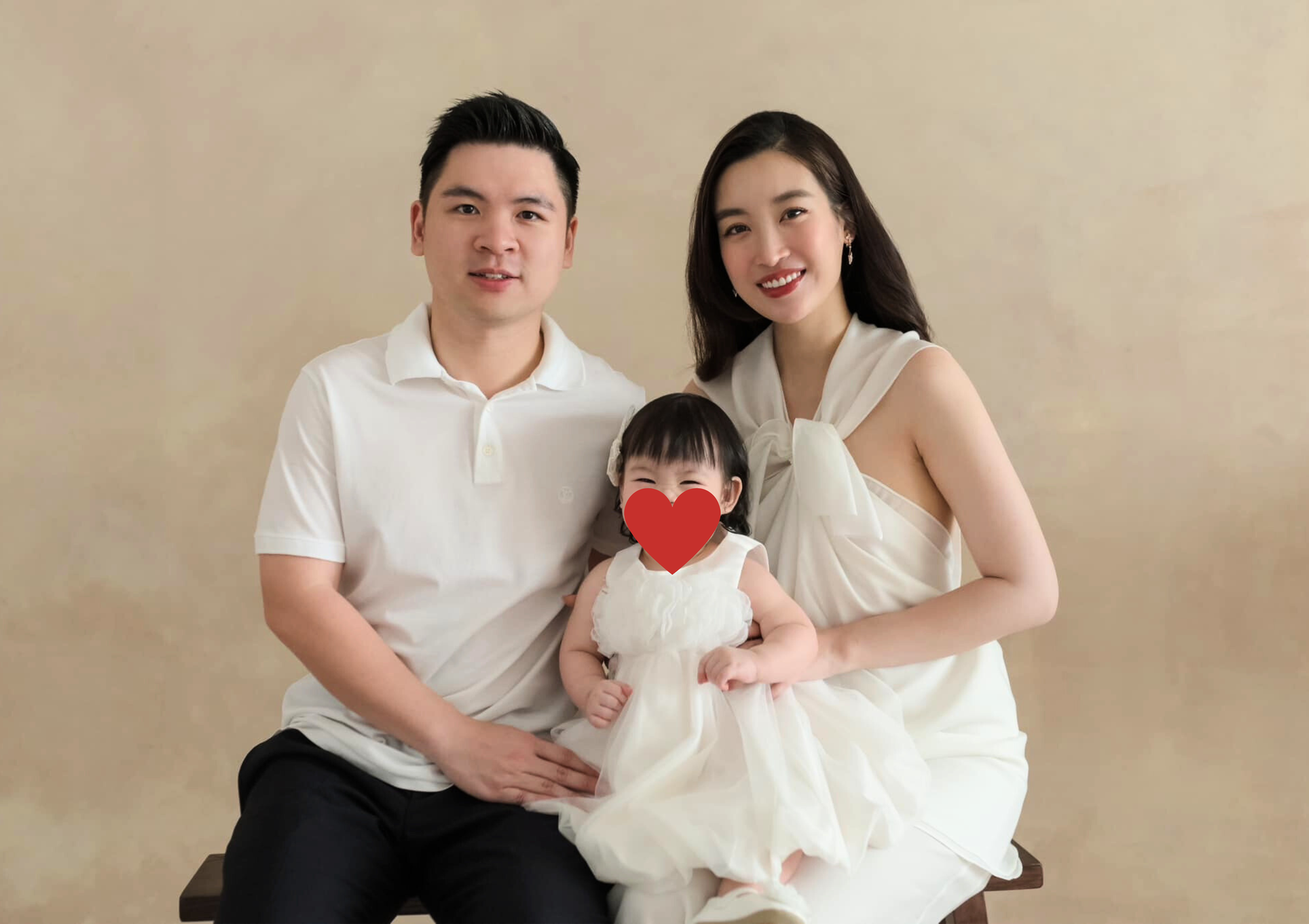 2 thiếu gia nhà bầu Hiển: Anh làm "bố đơn thân nghìn tỷ", em ngọt ngào bên Hoa hậu Đỗ Mỹ Linh - Ảnh 12. 2 thiếu gia nhà bầu Hiển: Anh làm "bố đơn thân nghìn tỷ", em ngọt ngào bên Hoa hậu Đỗ Mỹ Linh - Ảnh 12.