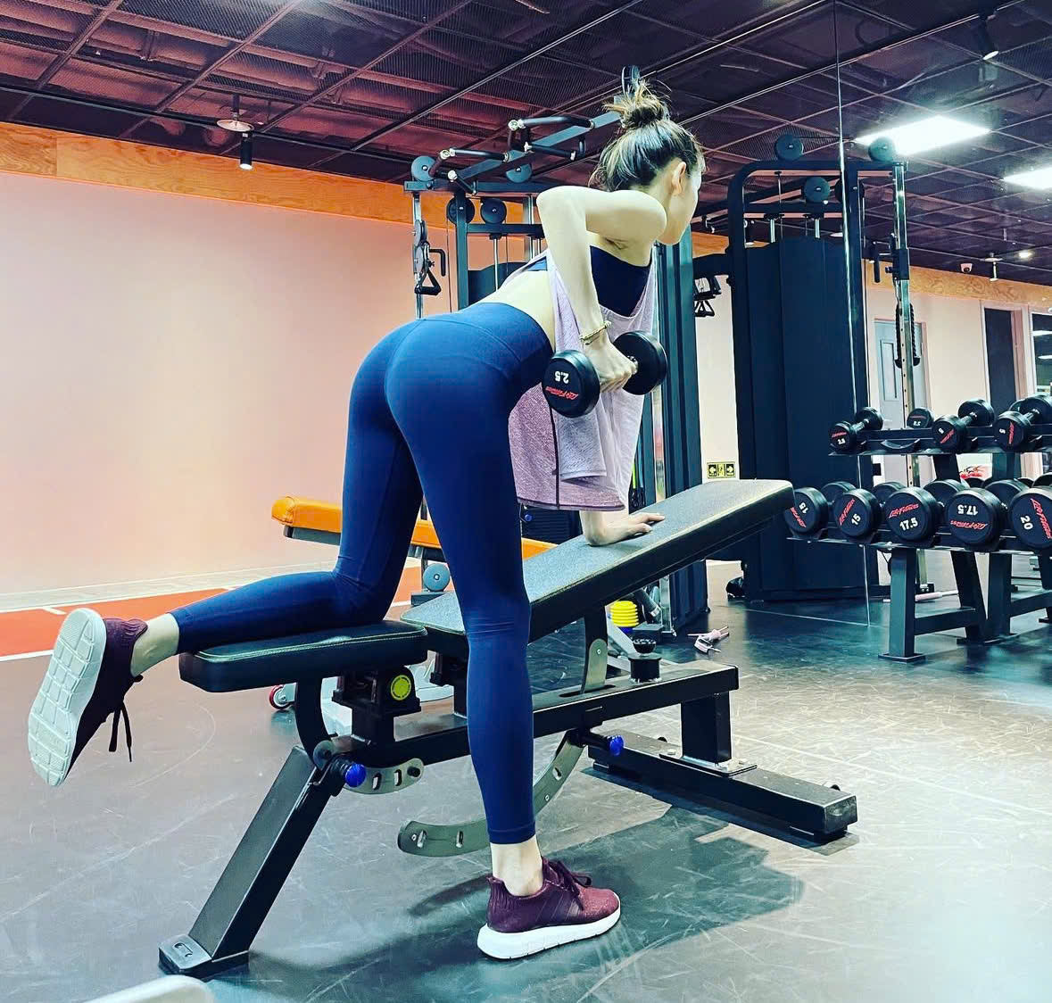 Mặt mộc U35 của "hot girl trà sữa" đình đám: Chữ "ê" của cư dân mạng đến tận thiên đàng...- Ảnh 8. Mặt mộc U35 của "hot girl trà sữa" đình đám: Chữ "ê" của cư dân mạng đến tận thiên đàng...- Ảnh 8.