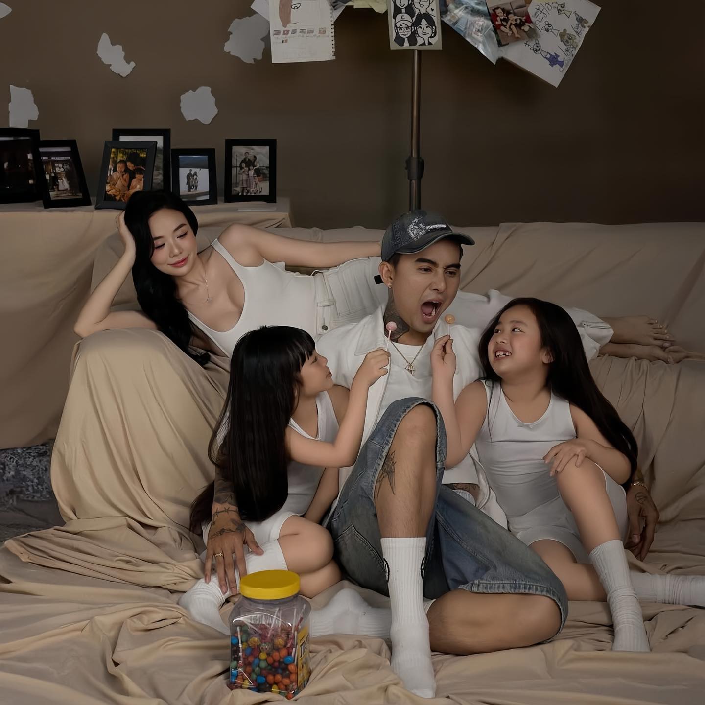 Nam ca sĩ nổi tiếng đăng loạt ảnh thương 2 con riêng của bạn gái lỡ một lần đò như con ruột - Ảnh 4.