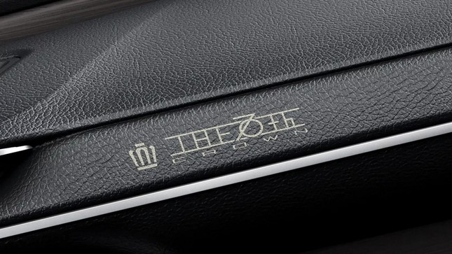 Toyota Crown ra phiên bản đặc biệt hai tông màu như Maybach - Ảnh 8.