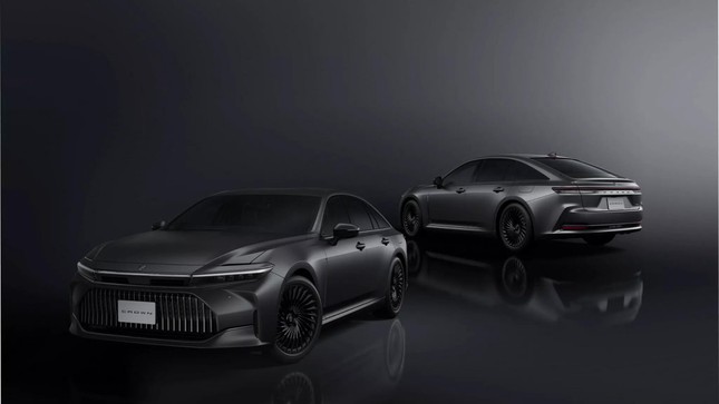 Toyota Crown ra phiên bản đặc biệt hai tông màu như Maybach - Ảnh 10.