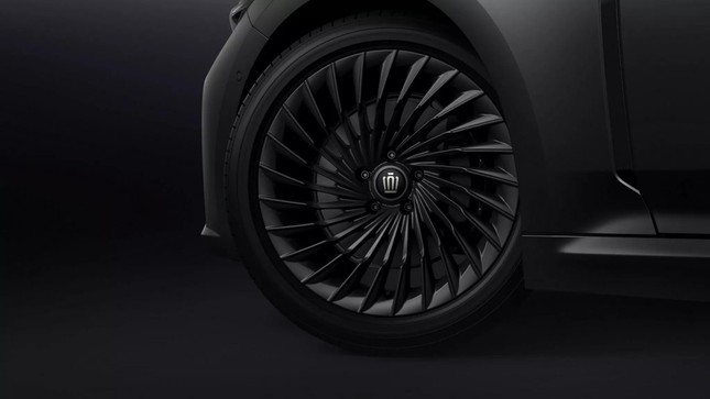 Toyota Crown ra phiên bản đặc biệt hai tông màu như Maybach - Ảnh 11.