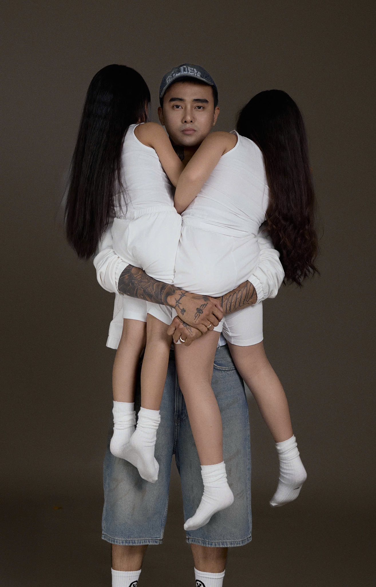 Nam ca sĩ nổi tiếng đăng loạt ảnh thương 2 con riêng của bạn gái lỡ một lần đò như con ruột - Ảnh 2.