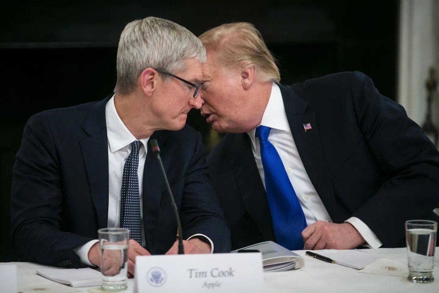 Ông Trump đe dọa áp thuế 25% nếu Apple không sản xuất iPhone tại Mỹ- Ảnh 1. Ông Trump đe dọa áp thuế 25% nếu Apple không sản xuất iPhone tại Mỹ- Ảnh 1.