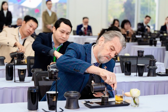 Trung Nguy&ecirc;n E-Coffee đạt giải thưởng Thương hiệu mạnh ASEAN - Ảnh 5.