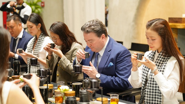 Trung Nguy&ecirc;n E-Coffee đạt giải thưởng Thương hiệu mạnh ASEAN - Ảnh 6.