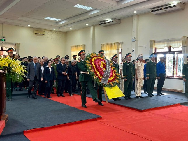 Lễ viếng nguyên Chủ tịch nước Trần Đức Lương - Ảnh 12.
