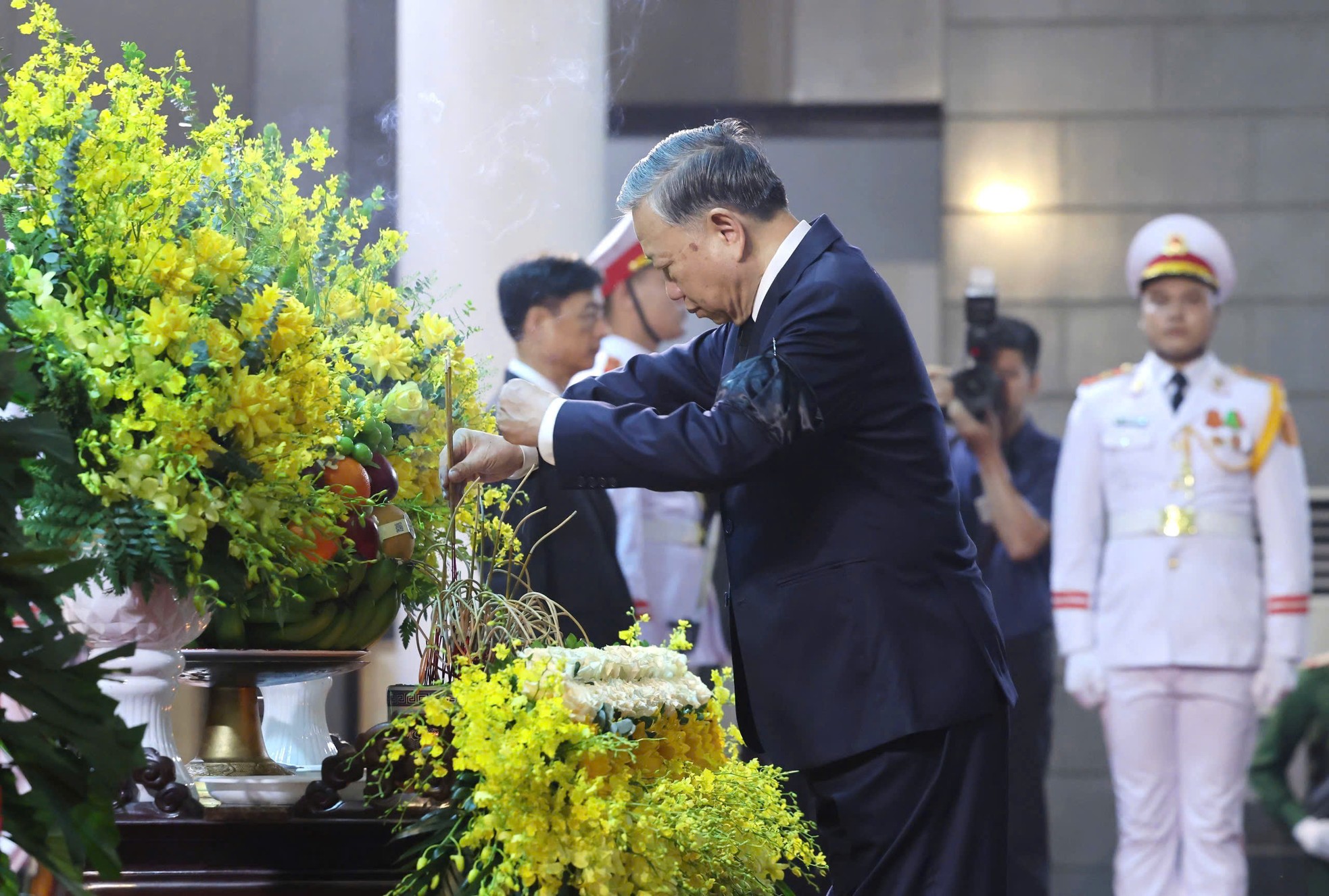 Tổng Bí thư Tô Lâm chia sẻ về cống hiến trọn đời của đồng chí Trần Đức Lương - Ảnh 1. Tổng Bí thư Tô Lâm chia sẻ về cống hiến trọn đời của đồng chí Trần Đức Lương - Ảnh 1.