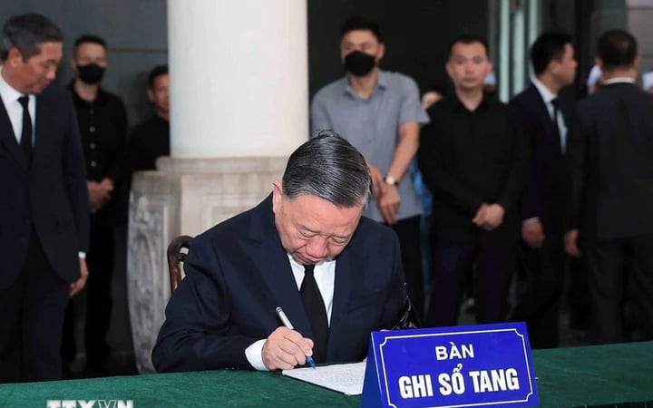 Trang nghiêm lễ viếng nguyên Chủ tịch nước Trần Đức Lương tại quê nhà Quảng Ngãi - Ảnh 16.