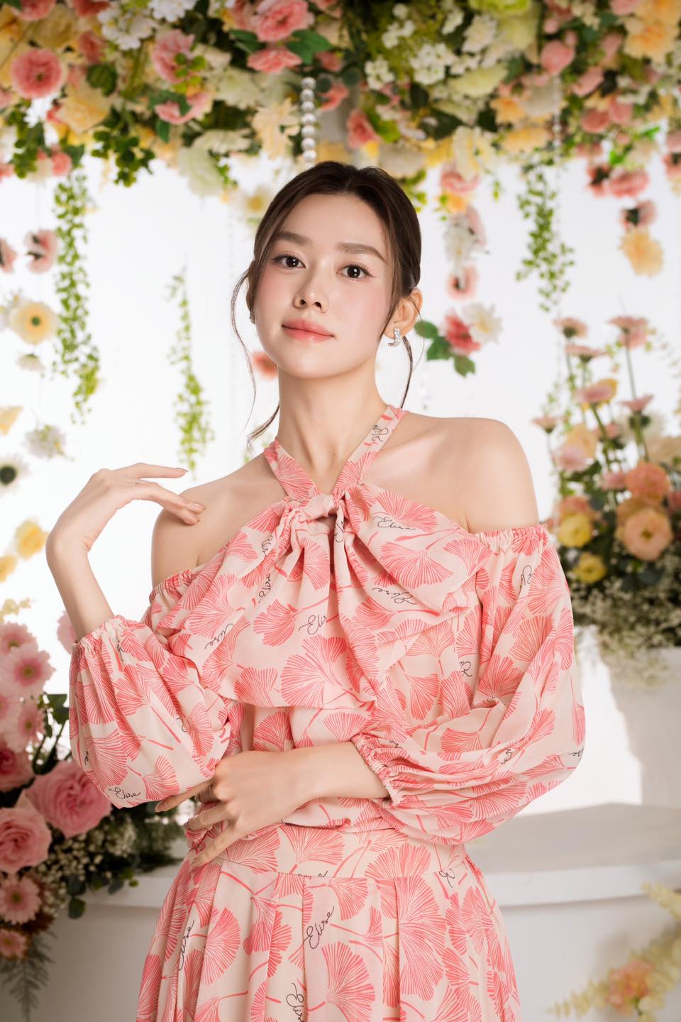 Bức ảnh khiến phu nhân hào môn Vbiz vướng nghi vấn mang thai lần 2- Ảnh 2. Bức ảnh khiến phu nhân hào môn Vbiz vướng nghi vấn mang thai lần 2- Ảnh 2.