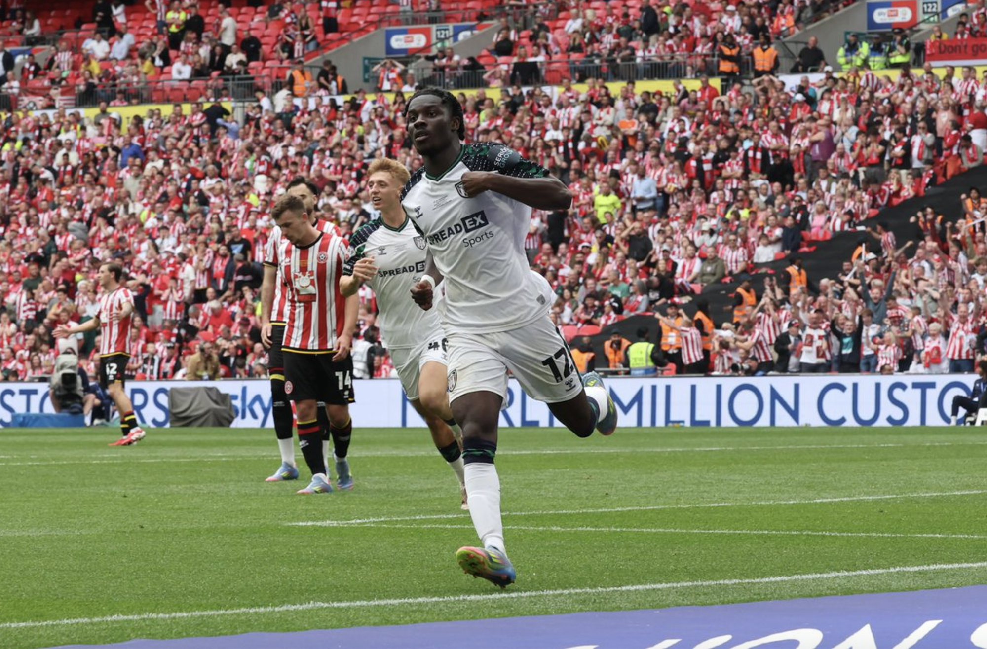 Sunderland trở lại Ngoại hạng Anh bằng bàn thắng trăm triệu bảng- Ảnh 5.