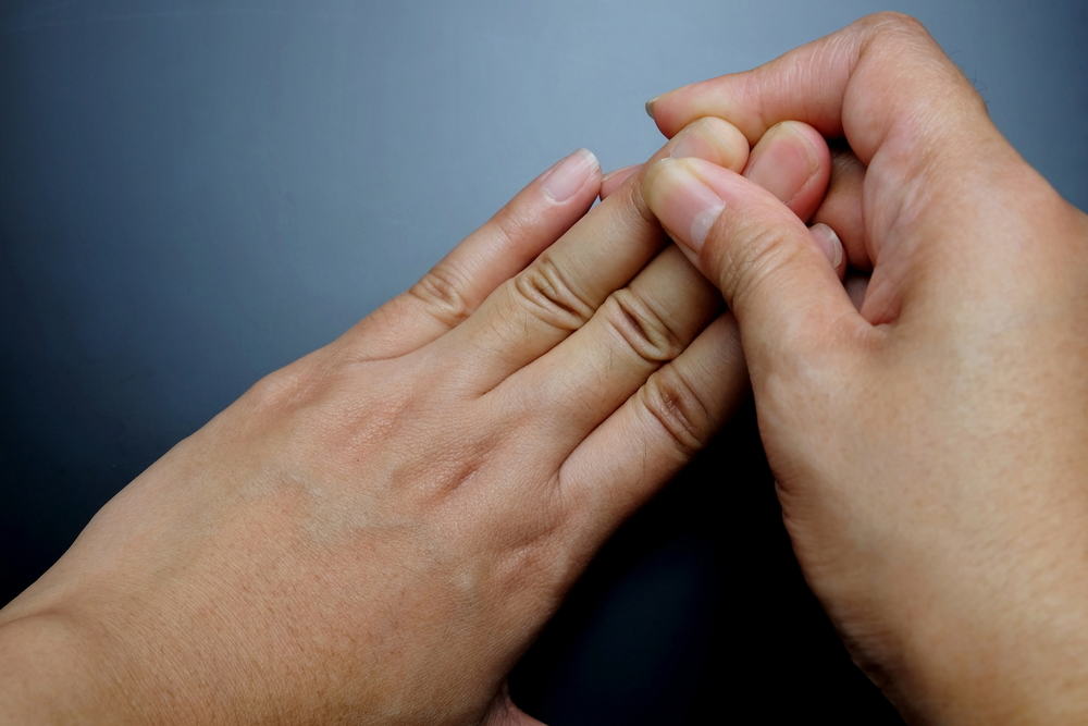 Nhìn tay đo tuổi thọ: Ai có 5 dấu hiệu này trên ngón tay thường sống rất lâu!- Ảnh 2.