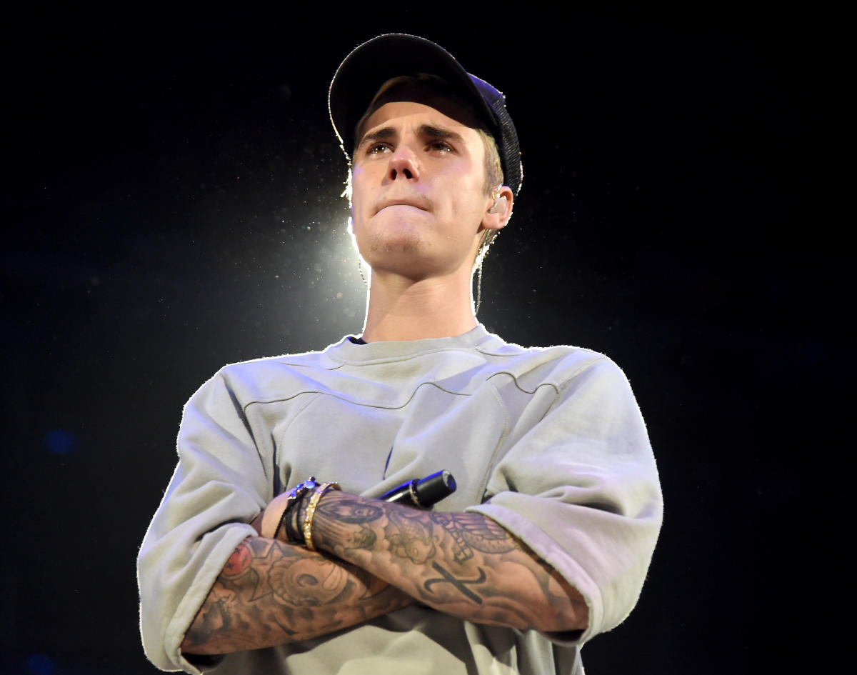 Justin Bieber lộ diện giữa tin phá sản: Mặt biến dạng nghi dùng chất cấm, bị tẩy chay vì 1 lý do - Ảnh 6. Justin Bieber lộ diện giữa tin phá sản: Mặt biến dạng nghi dùng chất cấm, bị tẩy chay vì 1 lý do - Ảnh 6.