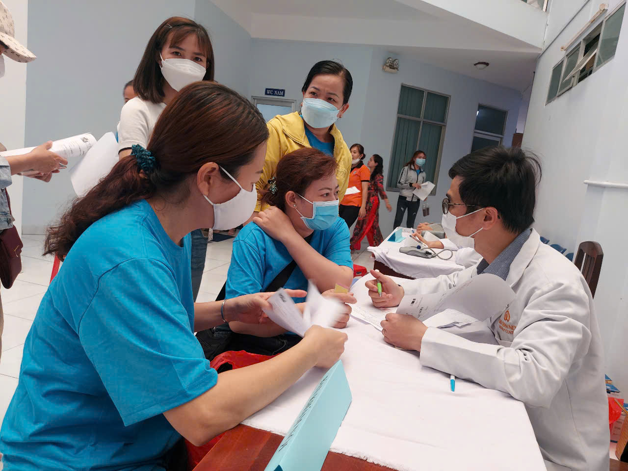 Nhân viên y tế sắp được hưởng phụ cấp ưu đãi nghề đến 70%?- Ảnh 2.