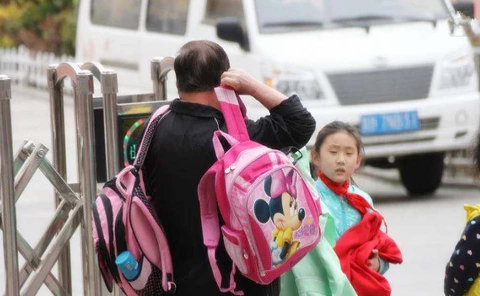 Giáo viên 30 năm nói thẳng: Nhìn bóng lưng của học sinh khi đến trường, tôi biết ngay tương lai em nào sáng hay tối- Ảnh 2.