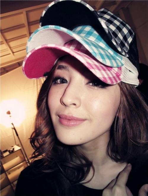 Lộ ảnh năm 16 tuổi của mỹ nhân Tân Cương đẹp nhất Cbiz, hàng triệu netizen tranh cãi: "Vẻ đẹp này có thật không?" - Ảnh 1. Lộ ảnh năm 16 tuổi của mỹ nhân Tân Cương đẹp nhất Cbiz, hàng triệu netizen tranh cãi: "Vẻ đẹp này có thật không?" - Ảnh 1.