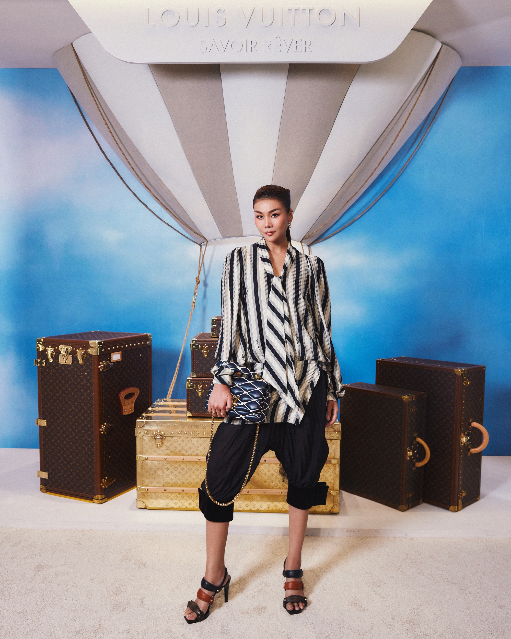 Cận cảnh outfit 285 triệu đồng của Thanh Hằng   - Ảnh 3.