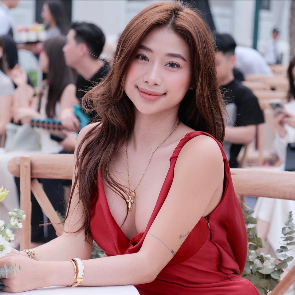 Louis Phạm chăm diện bikini khoe triệt để body "n&oacute;ng bỏng mắt", lỡ tay để lộ mặt mộc khiến netizen ngỡ ng&agrave;ng kh&oacute; nhận ra - Ảnh 5.