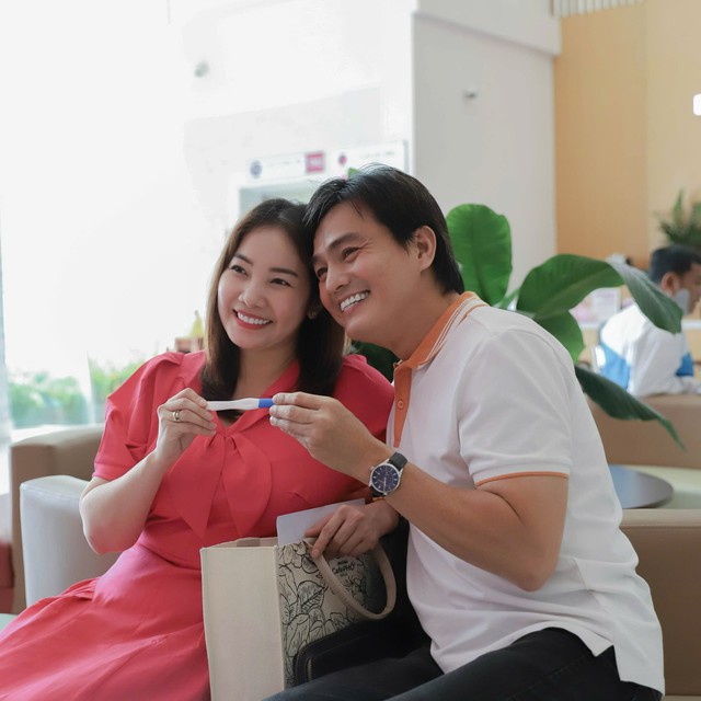 Cặp đ&ocirc;i Vbiz th&ocirc;ng b&aacute;o c&oacute; con đầu l&ograve;ng sau gần 10 năm hiếm muộn- Ảnh 1.