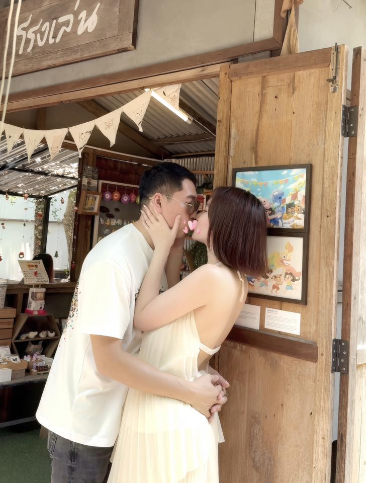 Diễn vi&ecirc;n Hương Giang c&ocirc;ng khai đ&atilde; kết h&ocirc;n, Ba Sịa của Mẹ biển đ&oacute;n tin vui - Ảnh 1.