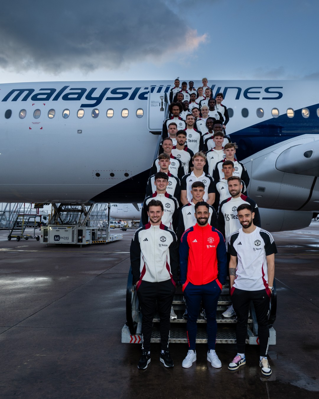 Duy Mạnh, Hoàng Đức chuẩn bị đấu Bruno Fernandes, Casemiro- Ảnh 1.