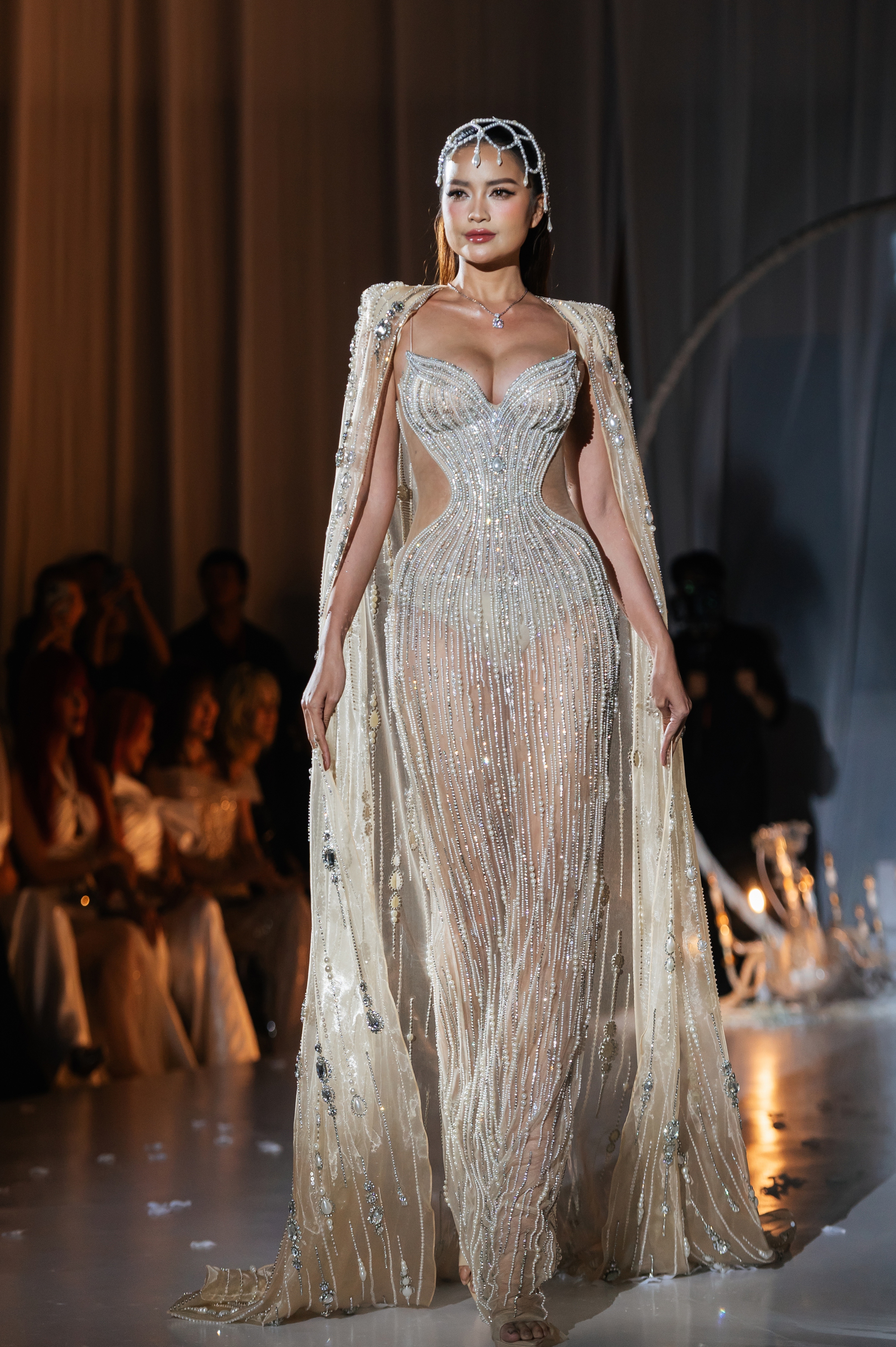 Dàn hoa á hậu diện váy của Chung Thanh Phong: Hoàng Thùy như nữ thần, Ngọc Châu quá gợi cảm- Ảnh 6.