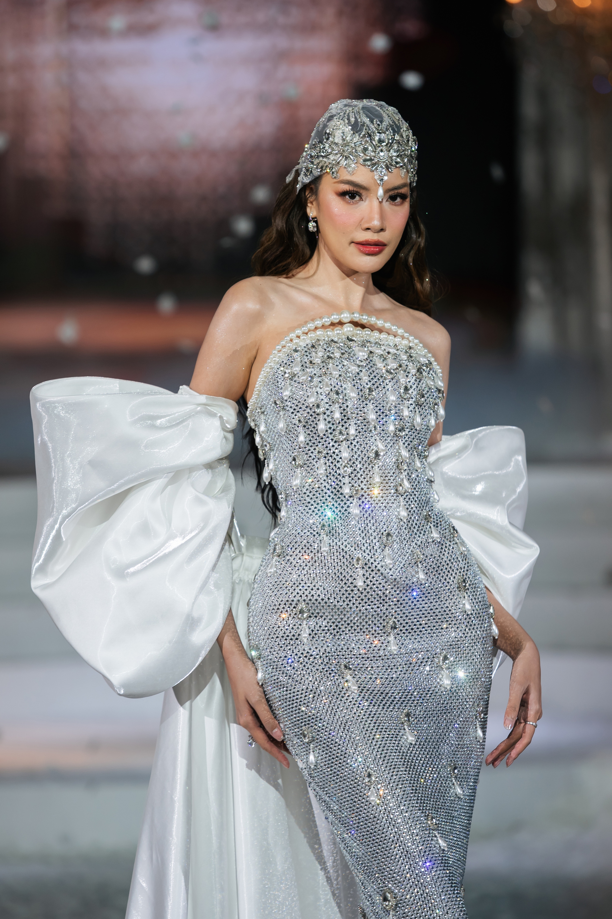 Dàn hoa á hậu diện váy của Chung Thanh Phong: Hoàng Thùy như nữ thần, Ngọc Châu quá gợi cảm- Ảnh 7.