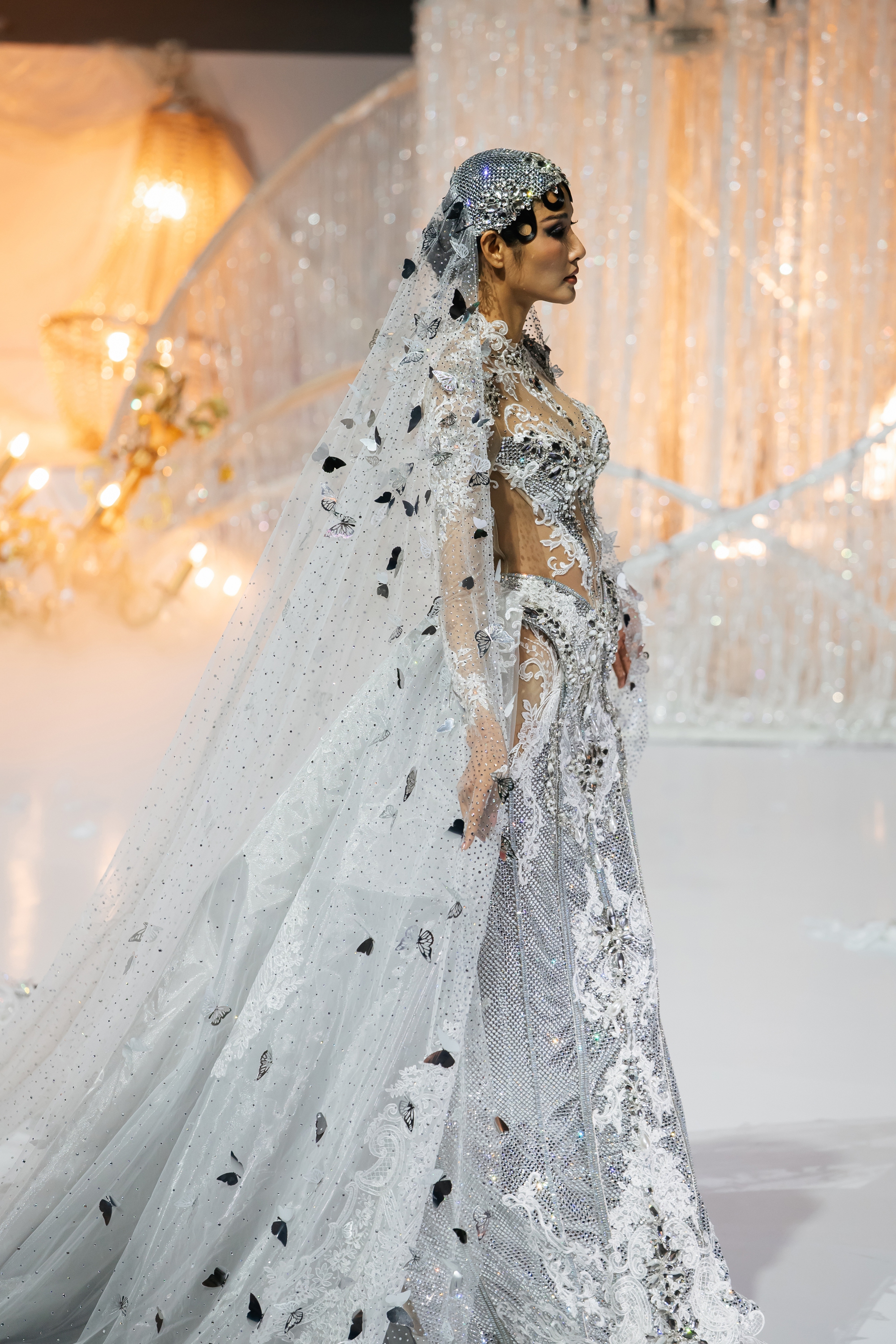 Dàn hoa á hậu diện váy của Chung Thanh Phong: Hoàng Thùy như nữ thần, Ngọc Châu quá gợi cảm- Ảnh 3.