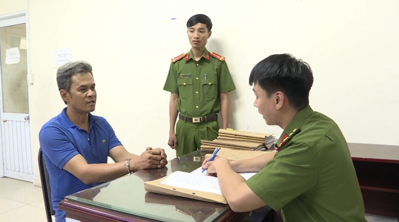 Công an TP HCM bắt khẩn cấp kẻ làm một CSGT gãy tay - Ảnh 1.