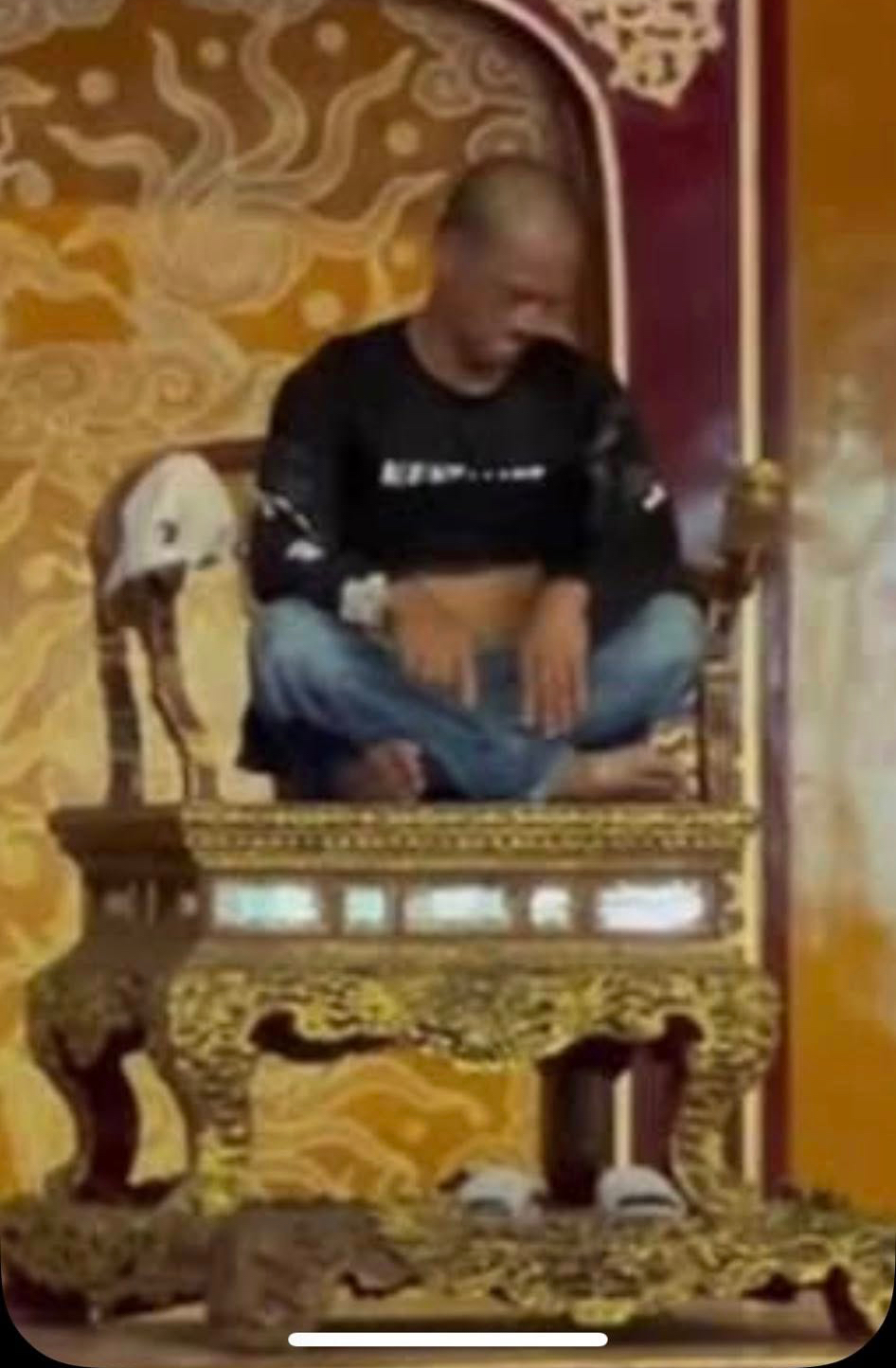 Báo động tình trạng xâm hại di sản và đào trộm mộ vua chúa tại Huế - Ảnh 2.