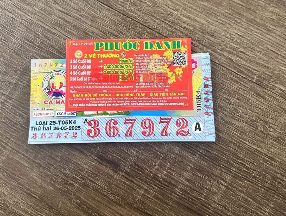 Người đ&agrave;n &ocirc;ng Tr&agrave; Vinh tr&uacute;ng 13 tờ v&eacute; số độc đắc , nhận giải thưởng khổng lồ - Ảnh 1.