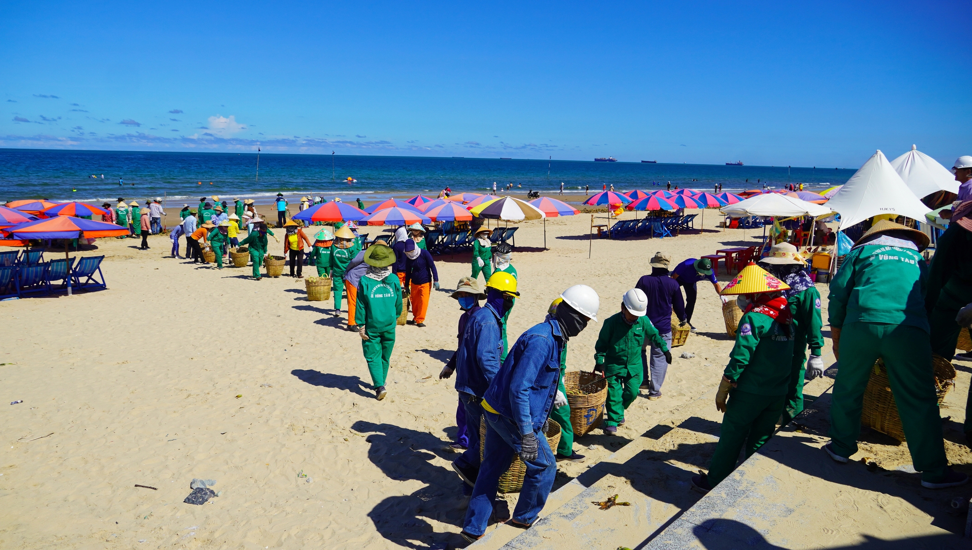 R&aacute;c đại dương "tấn c&ocirc;ng" biển B&atilde;i Sau, TP Vũng T&agrave;u - Ảnh 9.