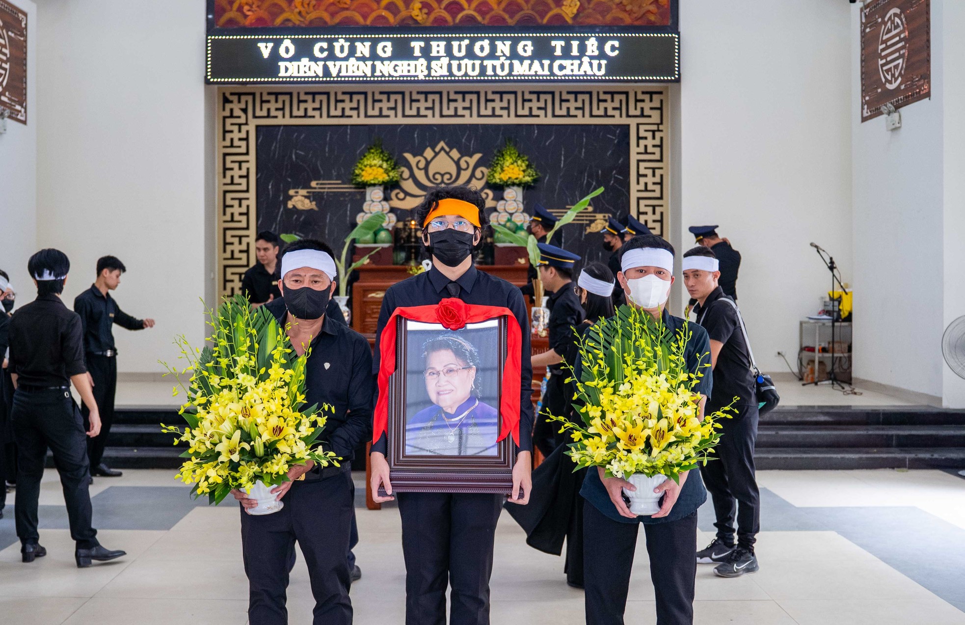 NSND Như Quỳnh, Bùi Bài Bình tiễn biệt NSƯT Mai Châu - Ảnh 1.