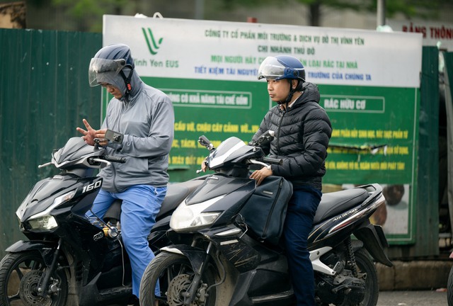 Không khí lạnh bất ngờ ảnh hưởng đến Hà Nội giữa tháng 5 khiến Dân tình ngơ ngác - Ảnh 5. Không khí lạnh bất ngờ ảnh hưởng đến Hà Nội giữa tháng 5 khiến Dân tình ngơ ngác - Ảnh 5.