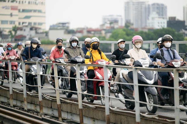 Không khí lạnh bất ngờ ảnh hưởng đến Hà Nội giữa tháng 5 khiến Dân tình ngơ ngác - Ảnh 1. Không khí lạnh bất ngờ ảnh hưởng đến Hà Nội giữa tháng 5 khiến Dân tình ngơ ngác - Ảnh 1.