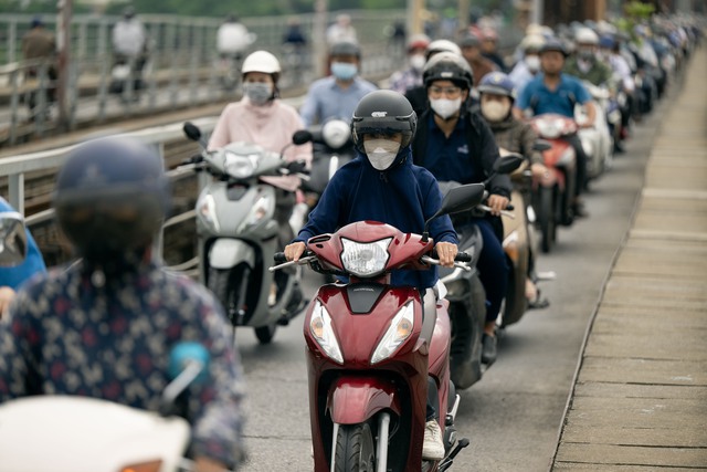 Không khí lạnh bất ngờ ảnh hưởng đến Hà Nội giữa tháng 5 khiến Dân tình ngơ ngác - Ảnh 4. Không khí lạnh bất ngờ ảnh hưởng đến Hà Nội giữa tháng 5 khiến Dân tình ngơ ngác - Ảnh 4.