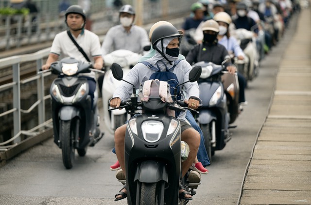 Không khí lạnh bất ngờ ảnh hưởng đến Hà Nội giữa tháng 5 khiến Dân tình ngơ ngác - Ảnh 10. Không khí lạnh bất ngờ ảnh hưởng đến Hà Nội giữa tháng 5 khiến Dân tình ngơ ngác - Ảnh 10.
