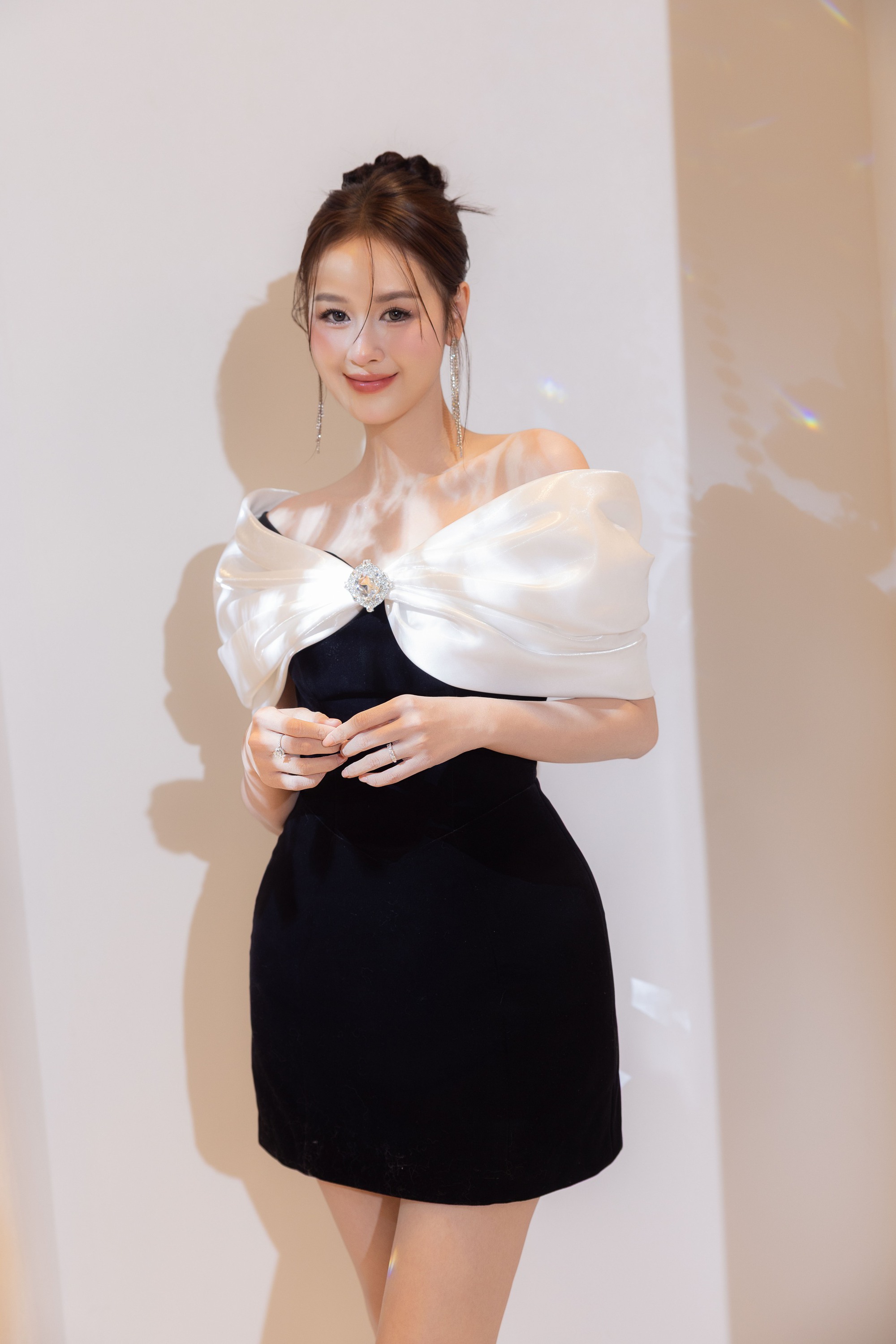 Dàn hoa á hậu diện váy của Chung Thanh Phong: Hoàng Thùy như nữ thần, Ngọc Châu quá gợi cảm- Ảnh 9.