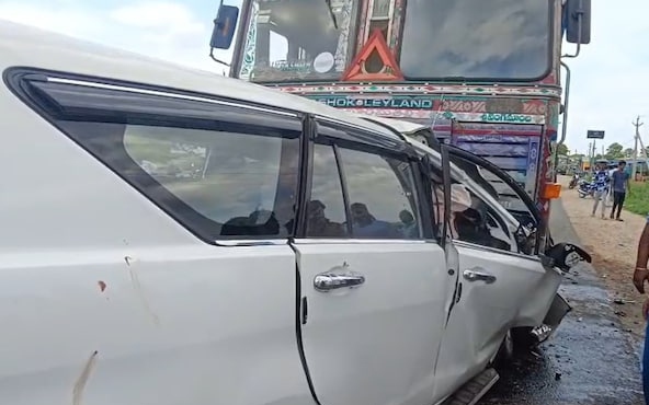 Xe &ocirc; t&ocirc; mới mua 2 th&aacute;ng bỗng bốc ch&aacute;y, cả nh&agrave; 5 người hoảng loạn - Ảnh 2.