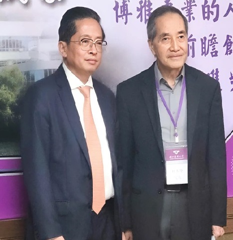 Khung hình đắt giá: Chủ tịch Tập đoàn vừa làm nhà máy chip bán dẫn của Việt Nam cạnh huyền thoại TSMC- Ảnh 1.