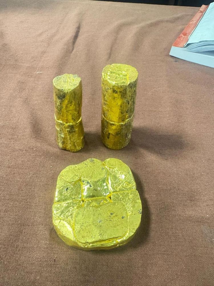 Phát hiện 6,7 kg vàng trong phụ tùng ô tô tại Sri Lanka - Ảnh 1.