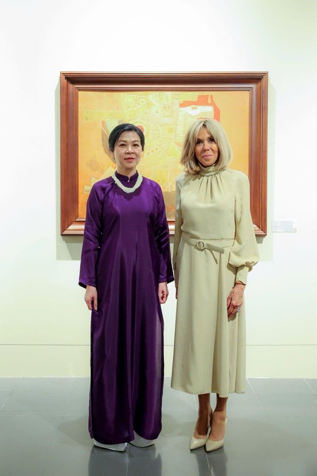 Phu nhân Ngô Phương Ly và Brigitte Macron thăm Bảo tàng Mỹ thuật Việt Nam - Ảnh 1.